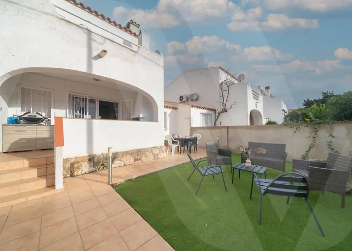 Belle Maison Puig Rom By Welhomy Roses