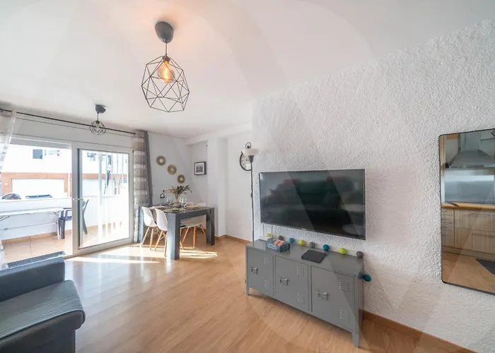 Belle Maison Puig Rom By Welhomy Roses